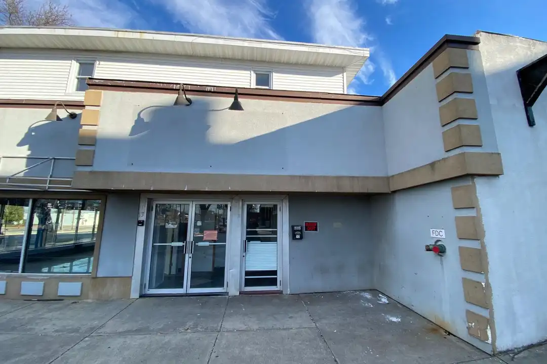 13 NE Blvd #D – photo 1 of 18