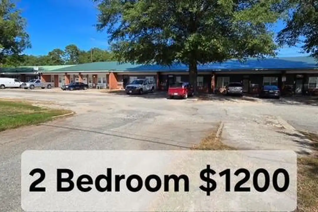 138 Harryhogan Rd unit 13 – photo 1 of 5