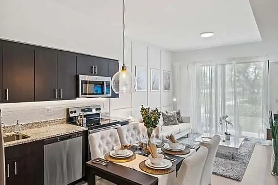 Apartment in Miami Gardens - More