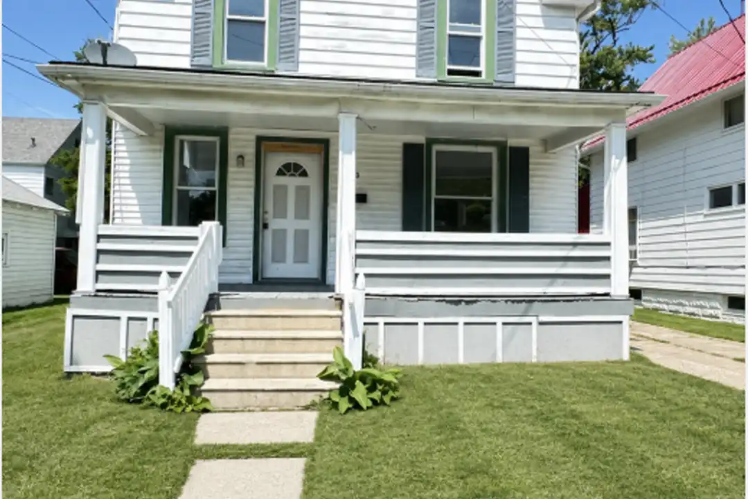 934 W 14th St – photo 1