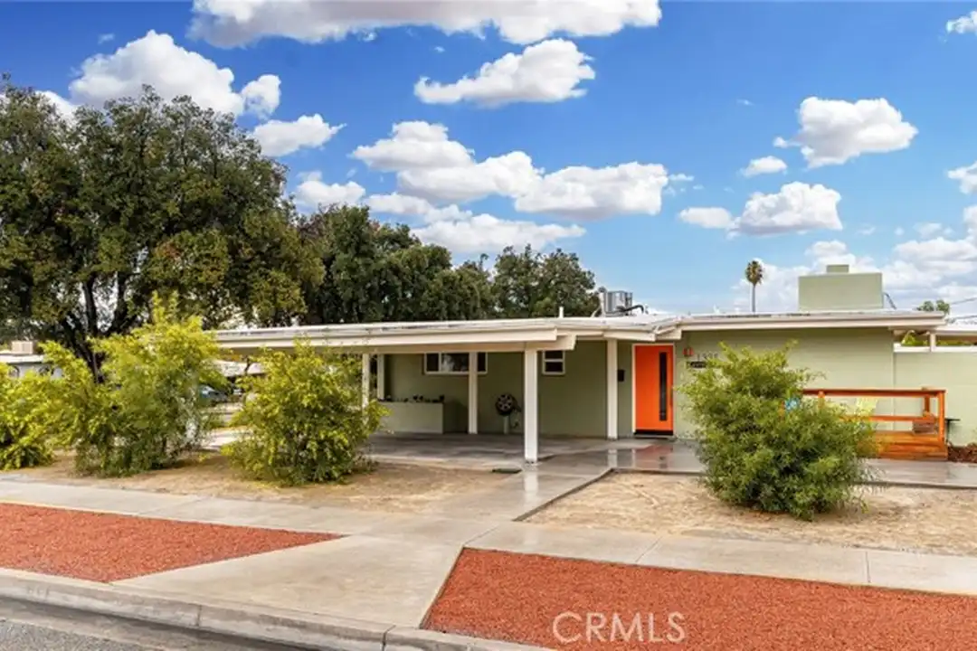 1335 Campus Ave - View 3