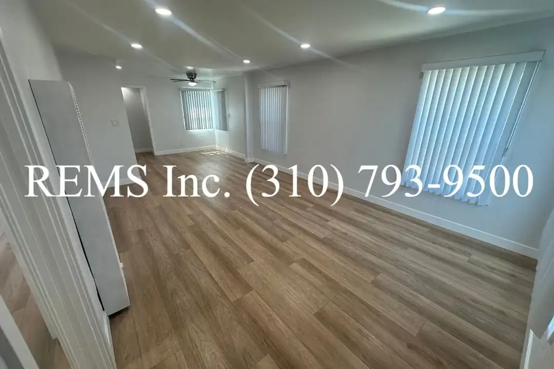 25021 Oak St - View 3