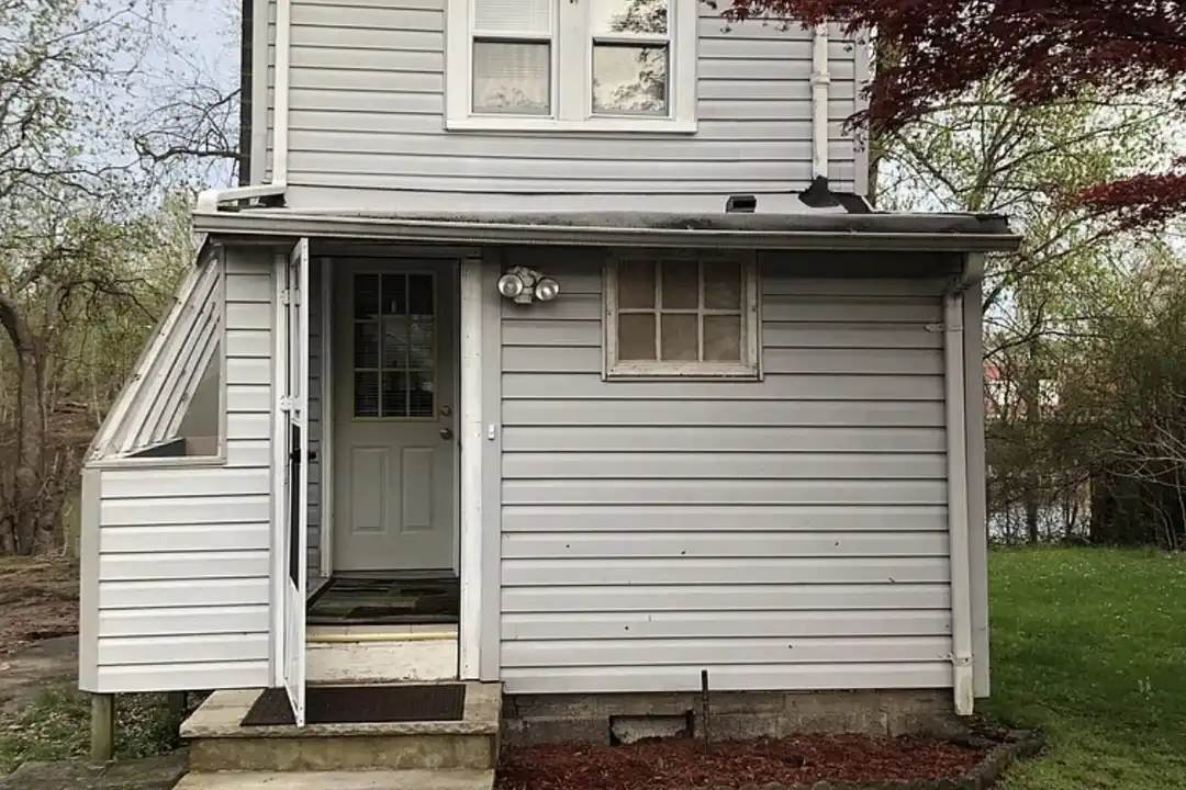 15 Crescent Ave unit REAR – photo 1 of 7
