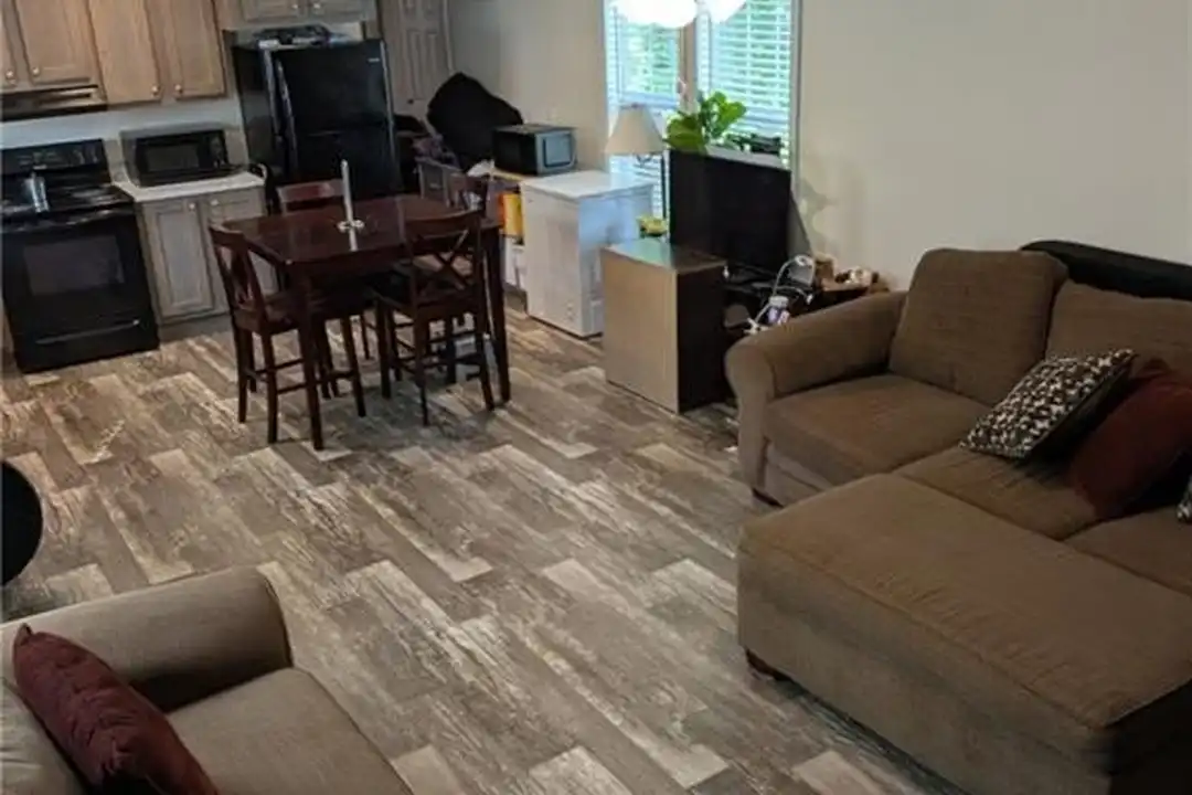 255 Greenview Cir - View 2