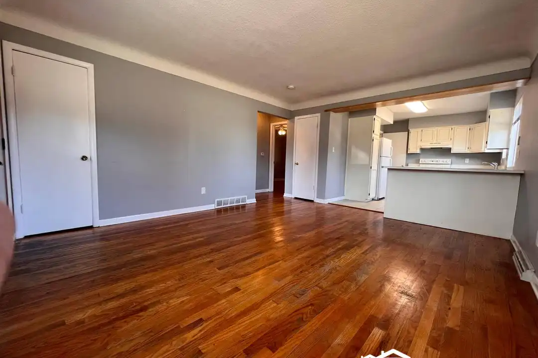 802 SW 3rd St - View 4