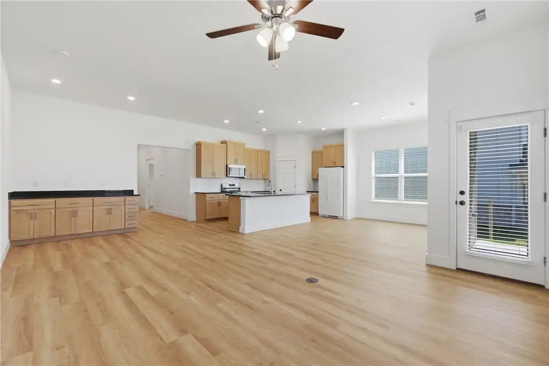 5071 Vista Ave - More