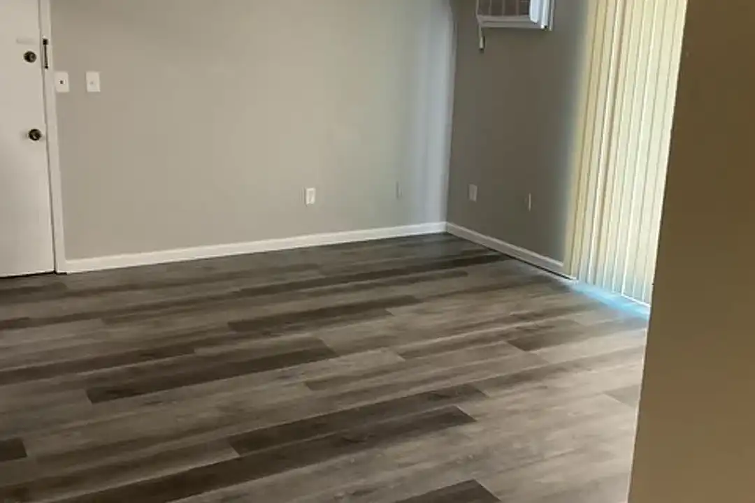 Richlawn Apartments: Charming Community Living in the Heart of Painesville – photo 1 of 23