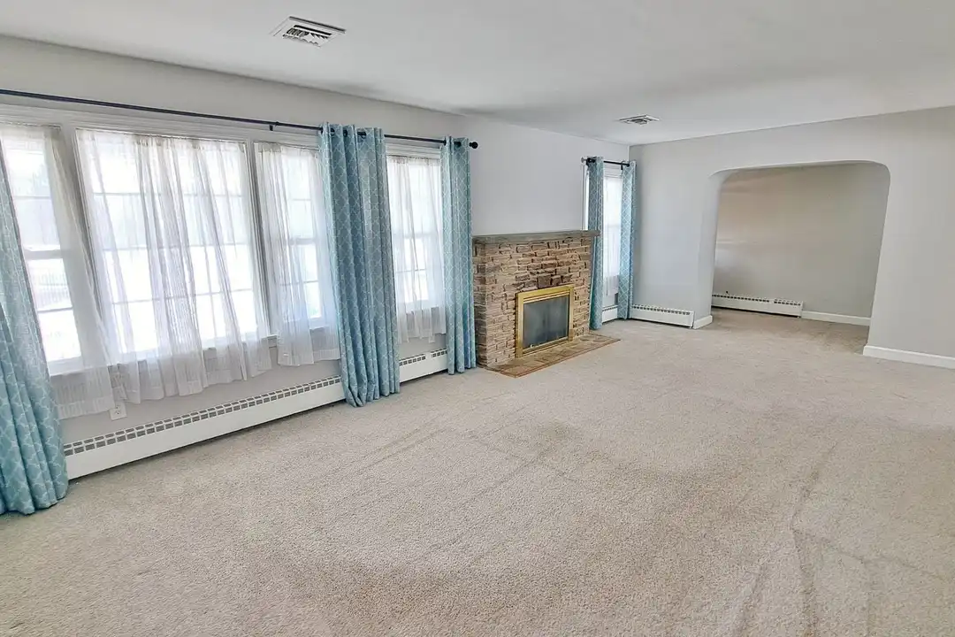 1170 Westminster Ave - View 2
