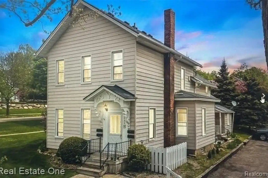 434 Hickory St #2 – photo 1 of 5