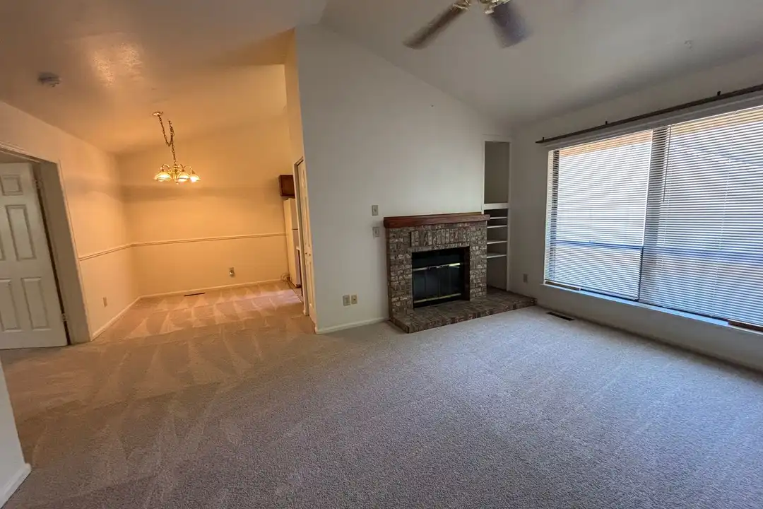 1047 Mirrormere Cir - View 4