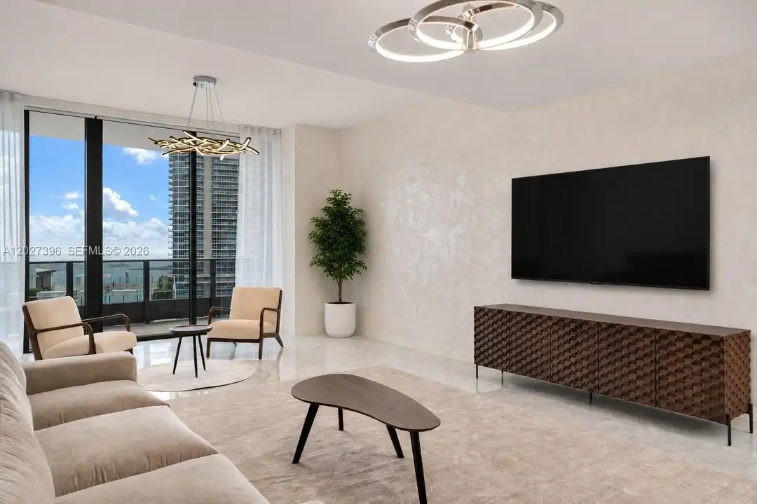 Apartment in Miami - View 2