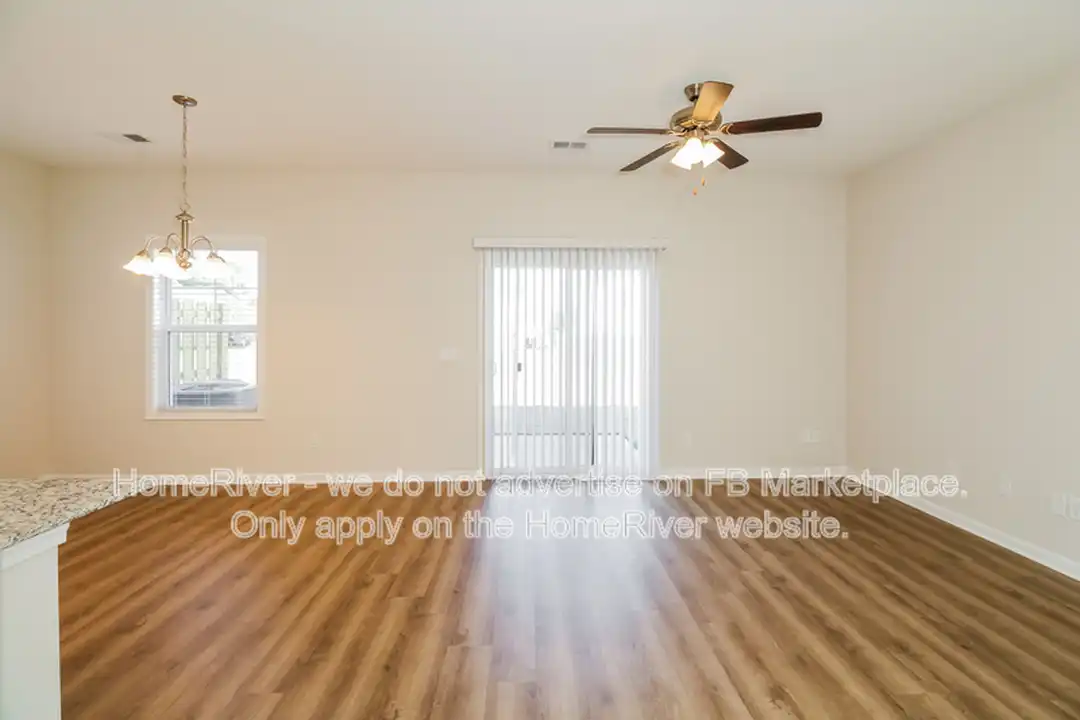 Apartment in Oswego - View 2