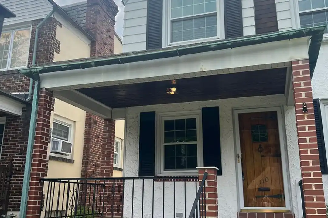 110 Hollywood Ave – photo 1 of 15