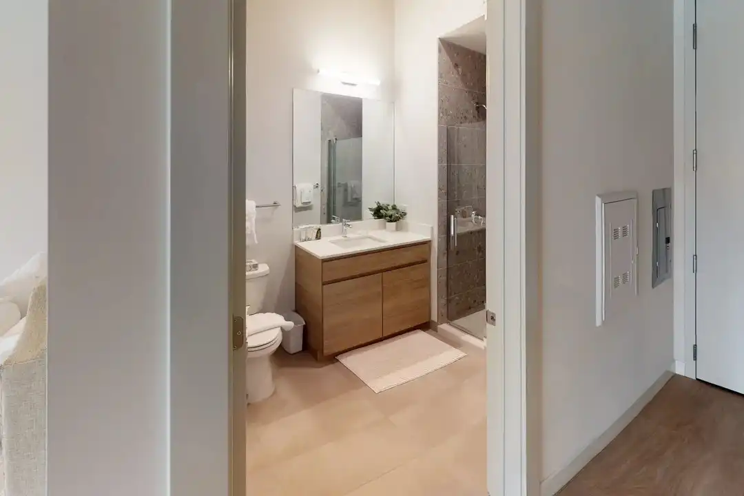 202 W Institute Pl - View 6