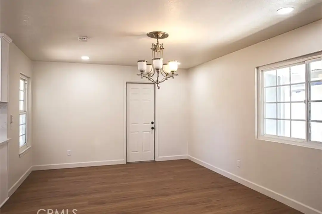 10740 Coloma St - More
