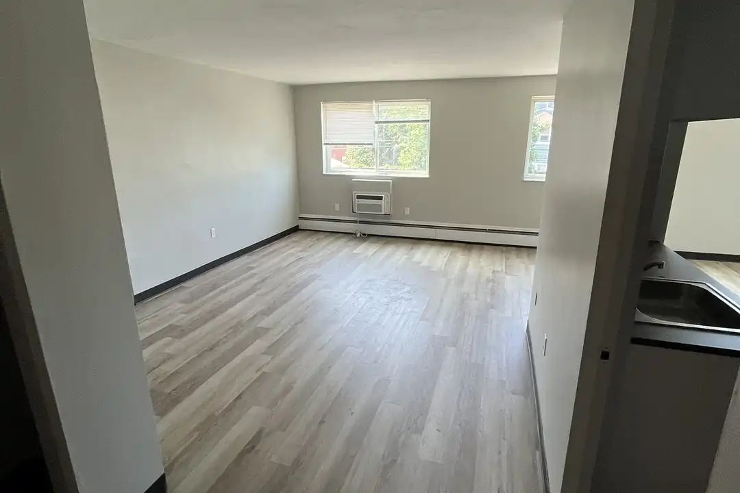 17731 Lakeshore Blvd unit 5 – photo 1