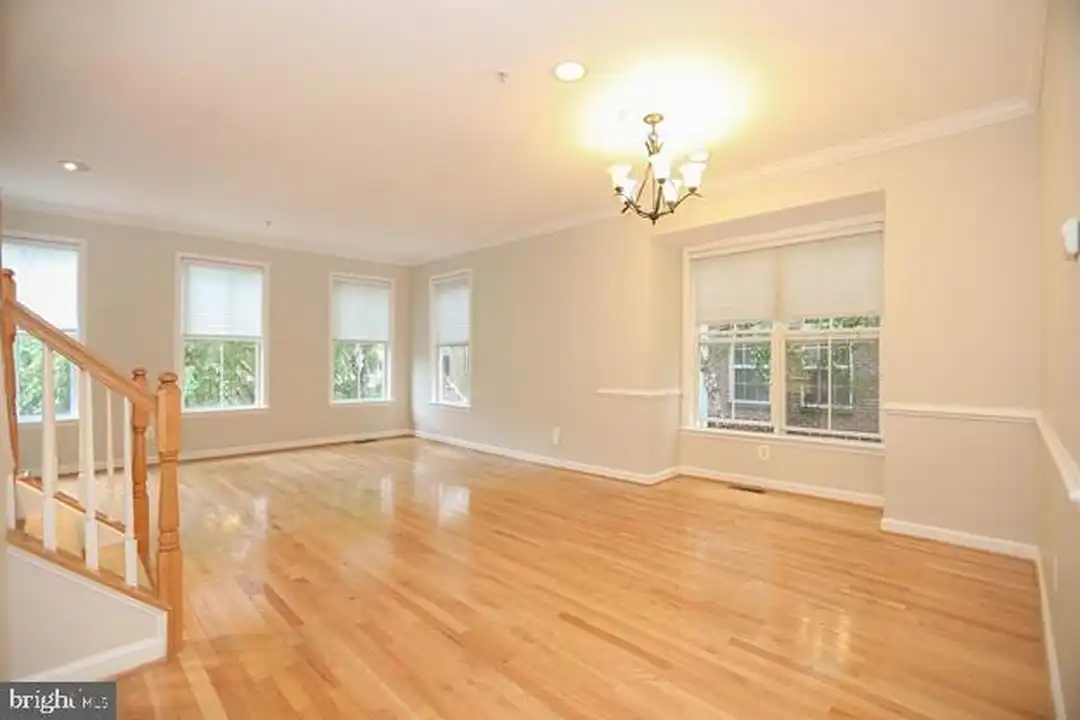 722 Capitol Square Pl SW - View 5