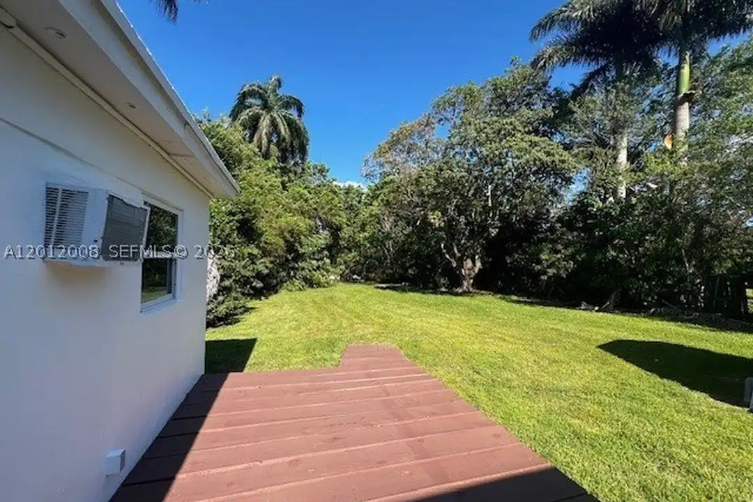 4548 SW 33rd Ave #M - View 4