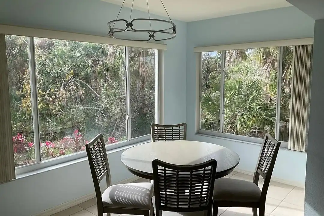 819 Montrose Dr unit 202 – photo 1