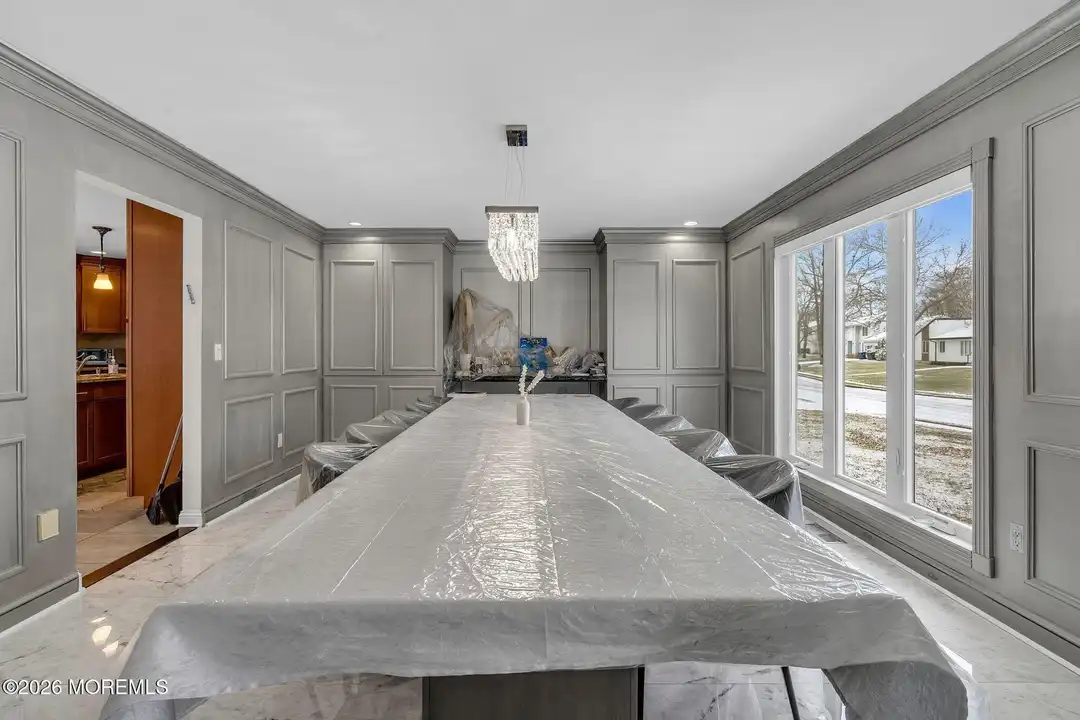 7 Harvard Ct - More