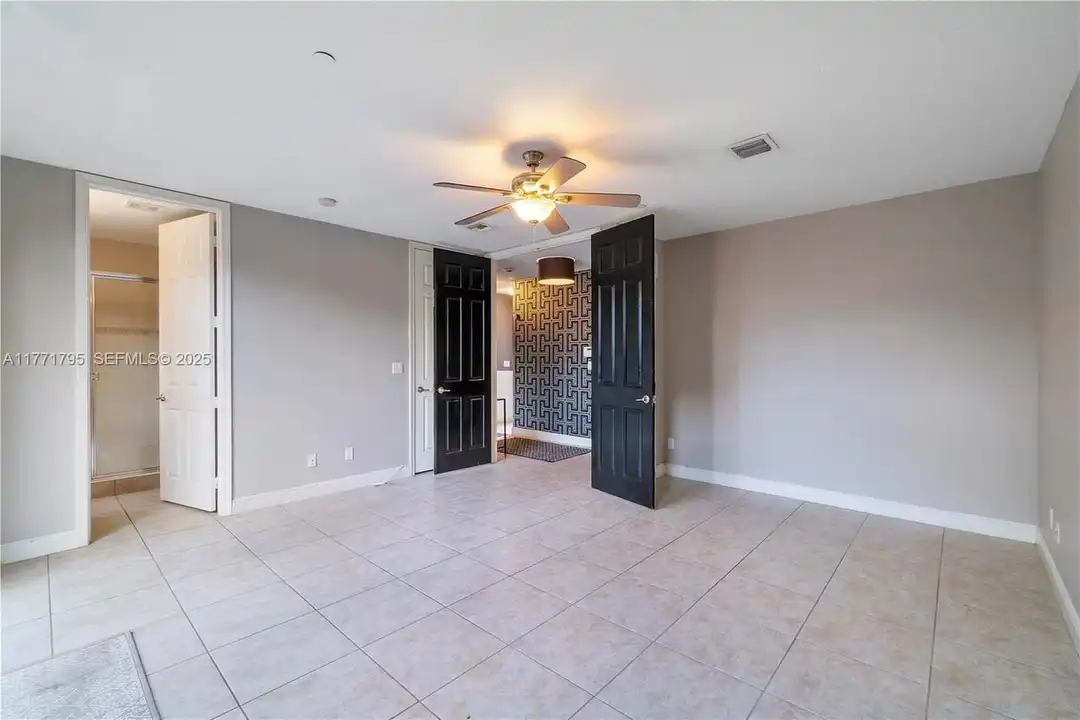 407 SE 13th St - View 6