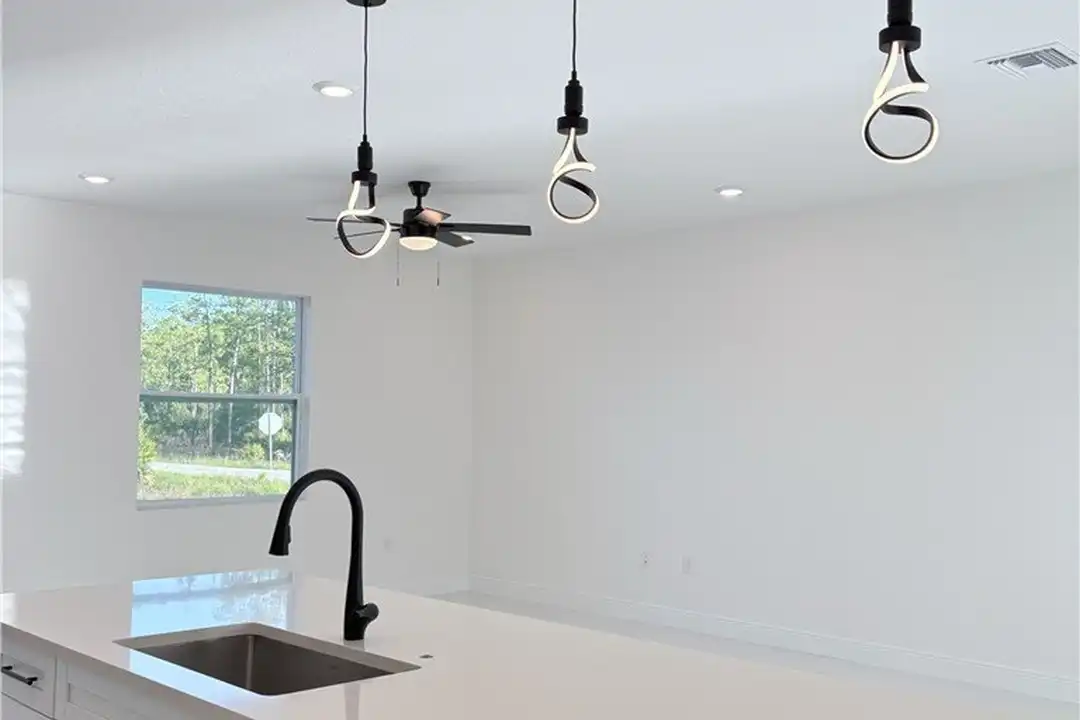 1422 Highland Ave - View 3