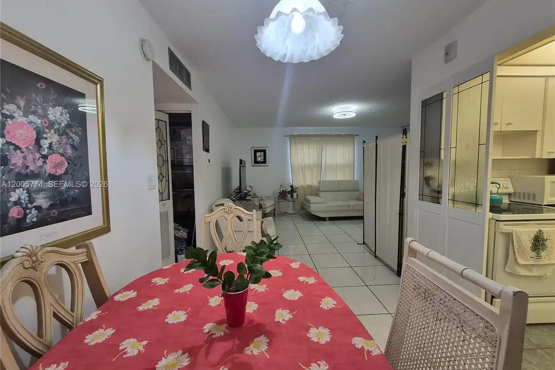415 NE 2nd St unit 202 - More