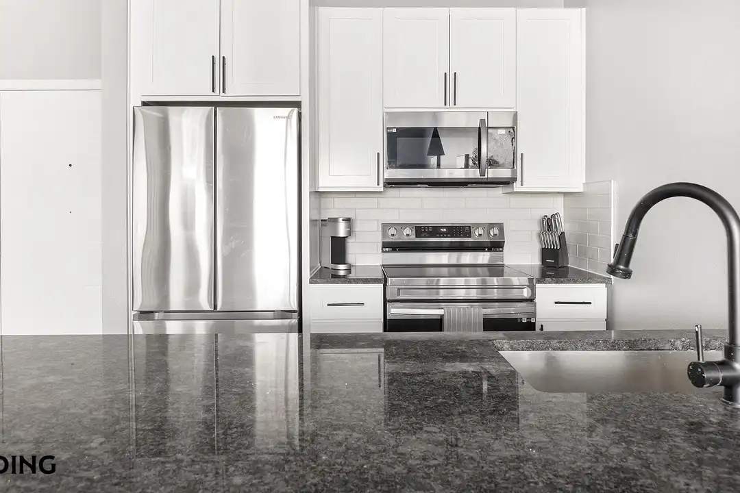 901 Colorado Blvd unit 537 – další