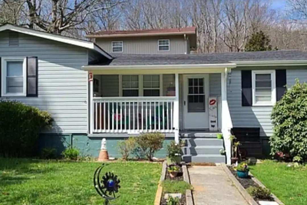 3007 Wilson Ave – photo 1 of 6