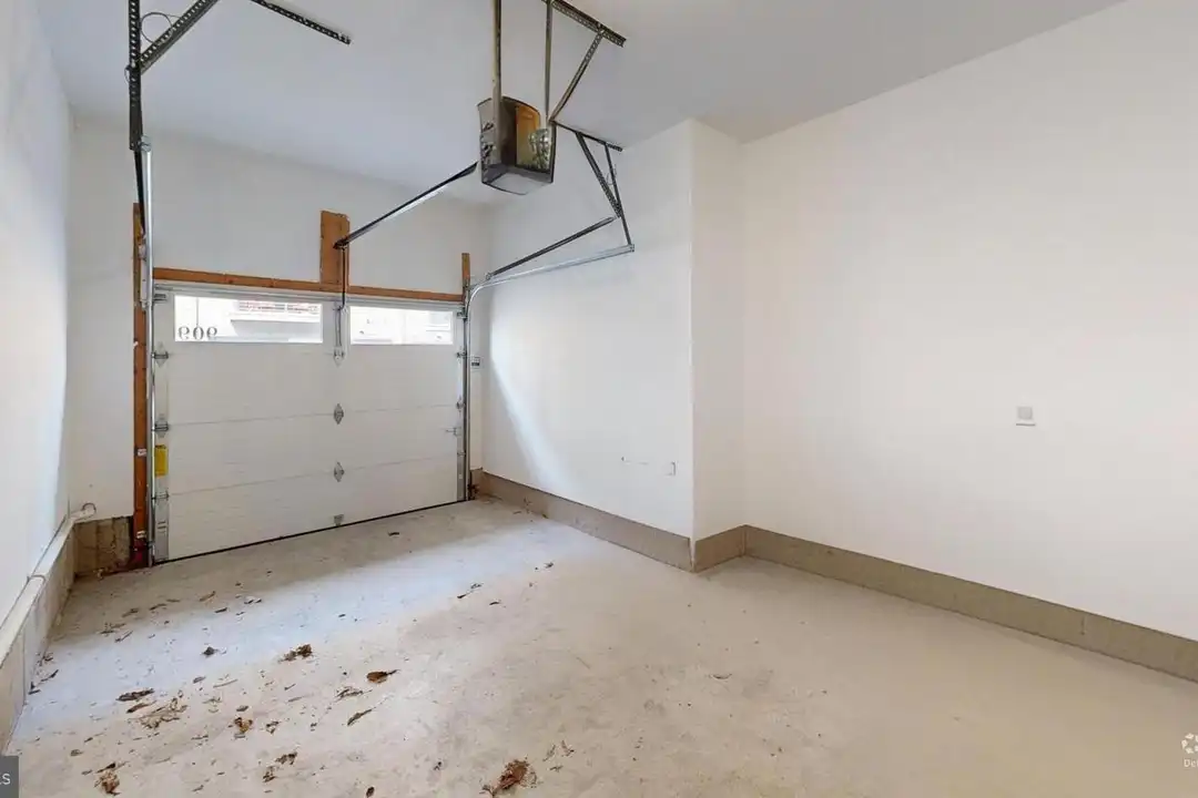 909 Lakeview Ct unit 909 - More