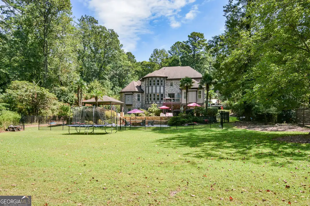 2210 Spalding Dr - More
