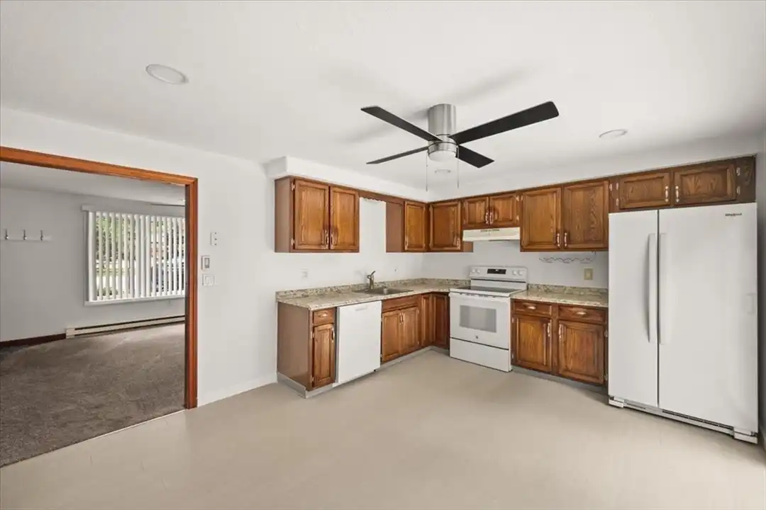 9 Village Way unit A - More