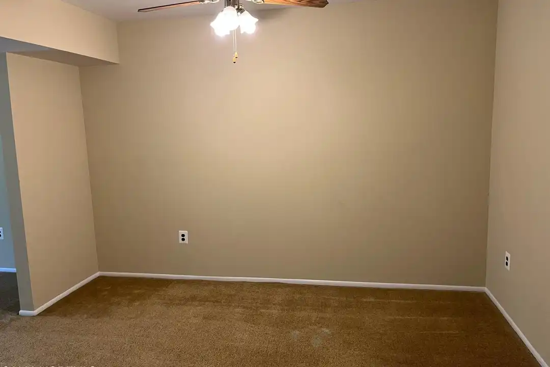 1508 Silver Ct - View 5