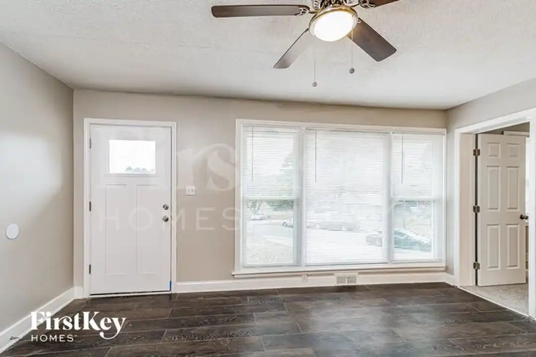 1104 Raynor St - View 2