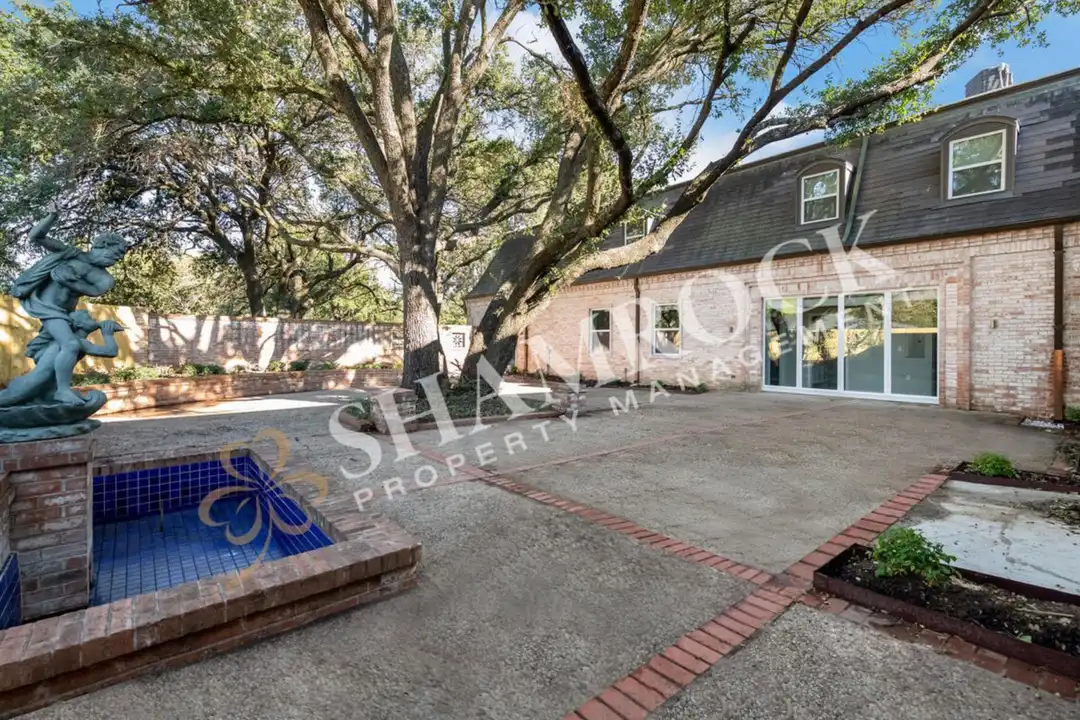 701 N New Rd unit # 200 – photo 1