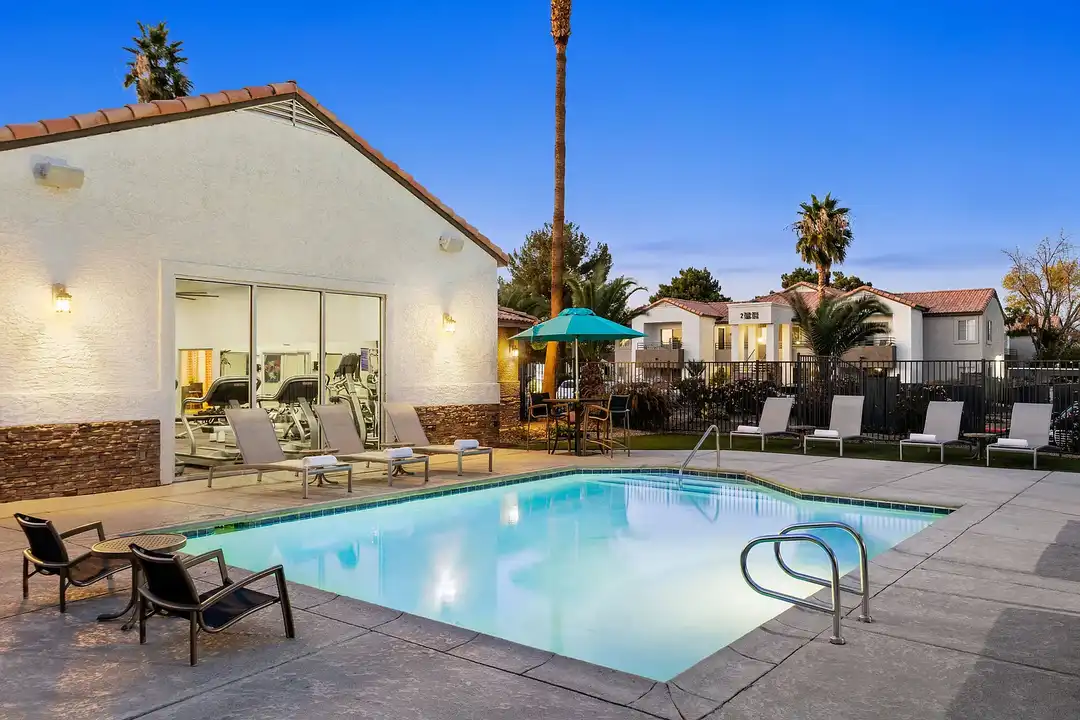2200 N Torrey Pines Dr