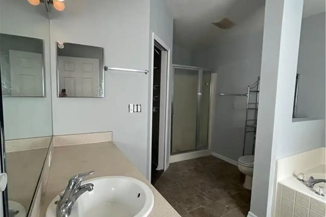 1435 9th Pl - More