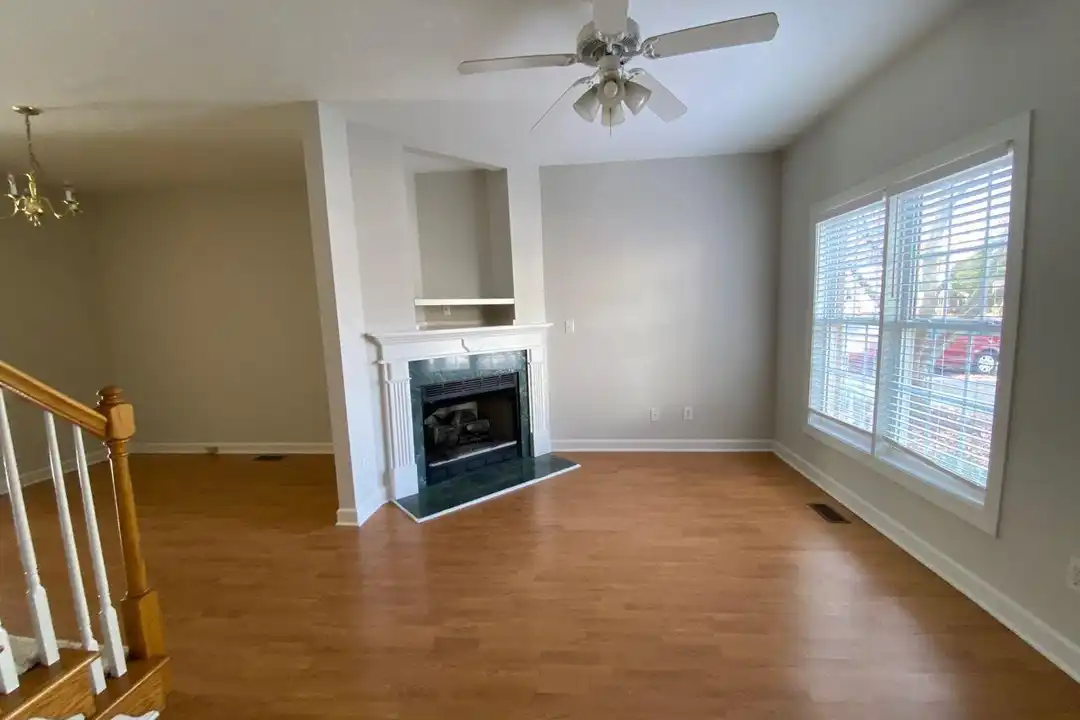 2725 Sterling Park Dr – pohled 5