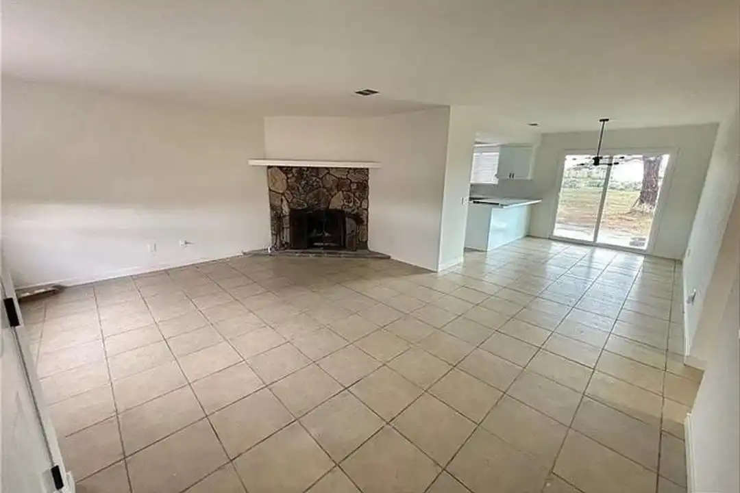 8848 Oleander Ave - View 2