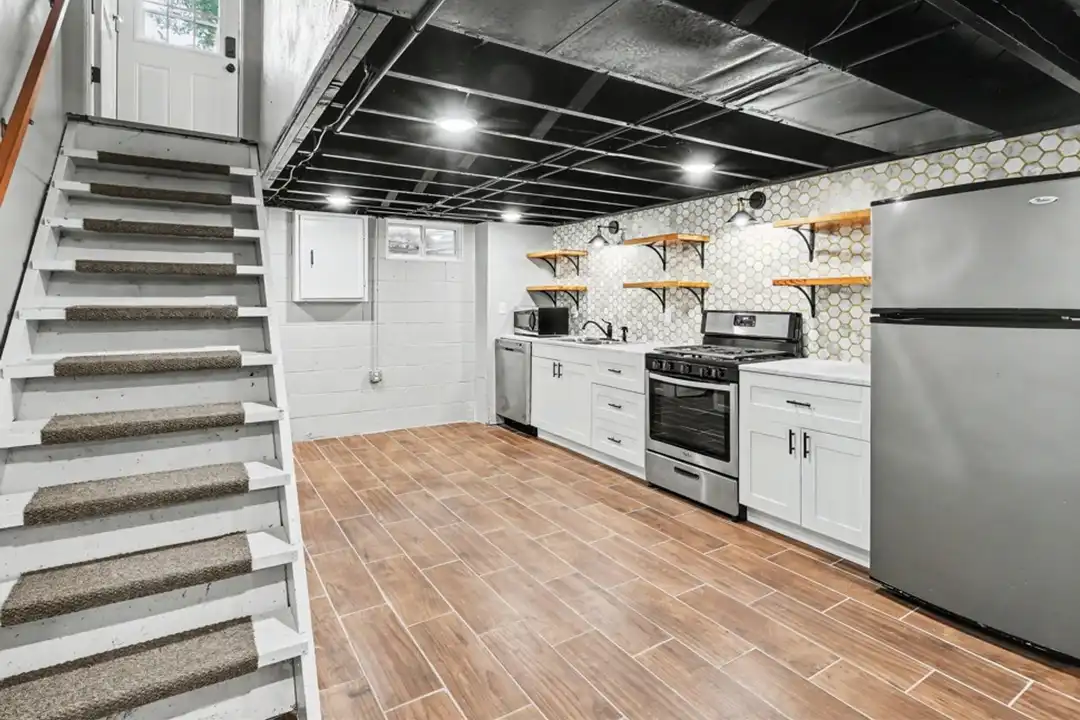 914 W 5th St – photo 1 of 11