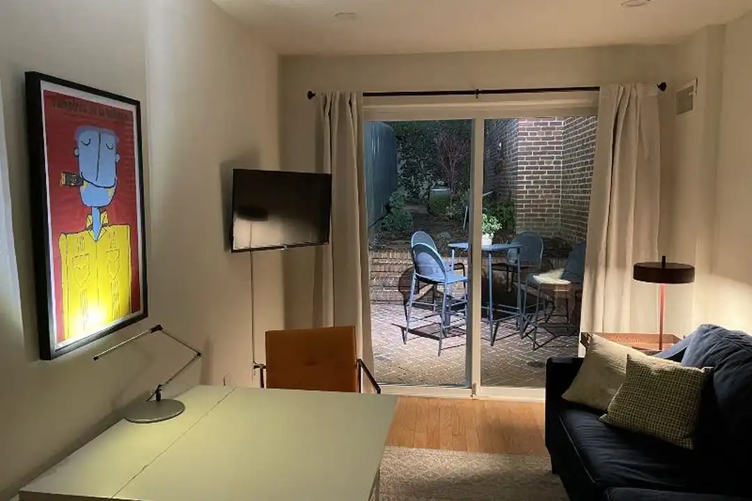 Apartment in Washington - View 2