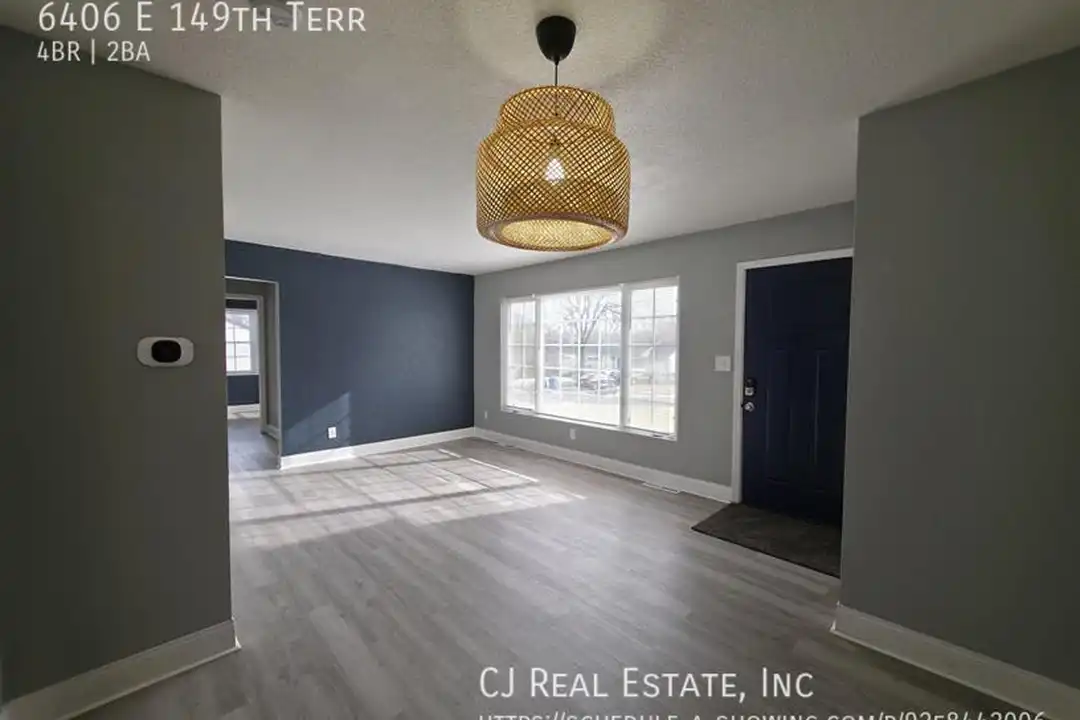 House in Grandview - View 2