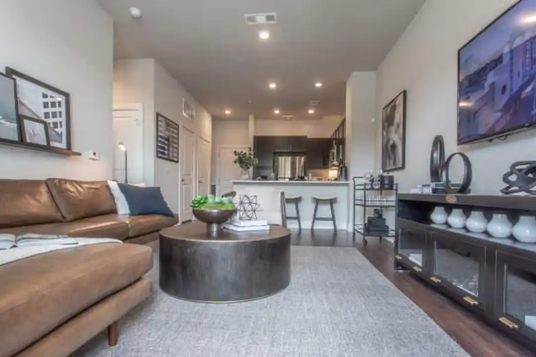 796 W Cavalcade St – photo 1