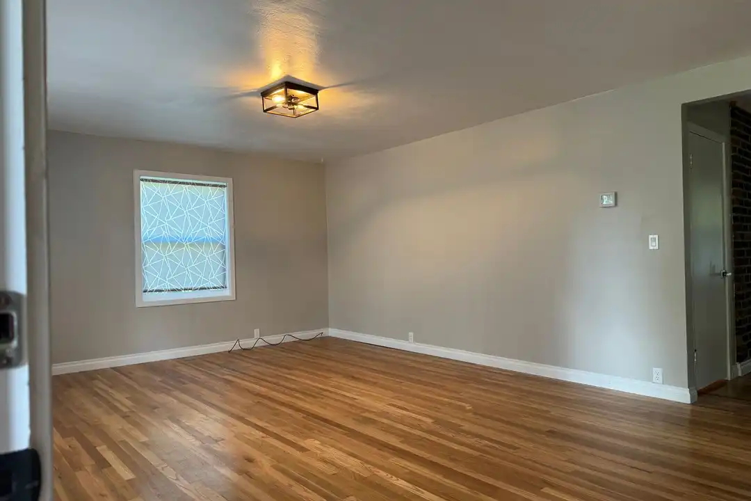 House in Renton - View 3