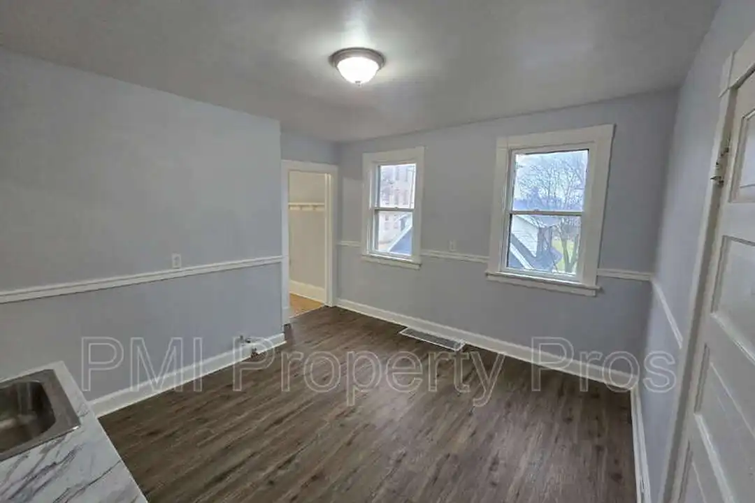 3111 W Walnut St – pohled 5