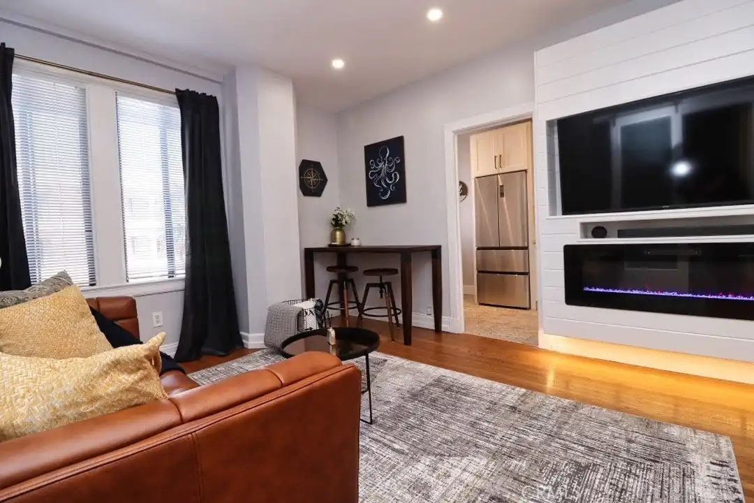315 W 3rd St - View 4