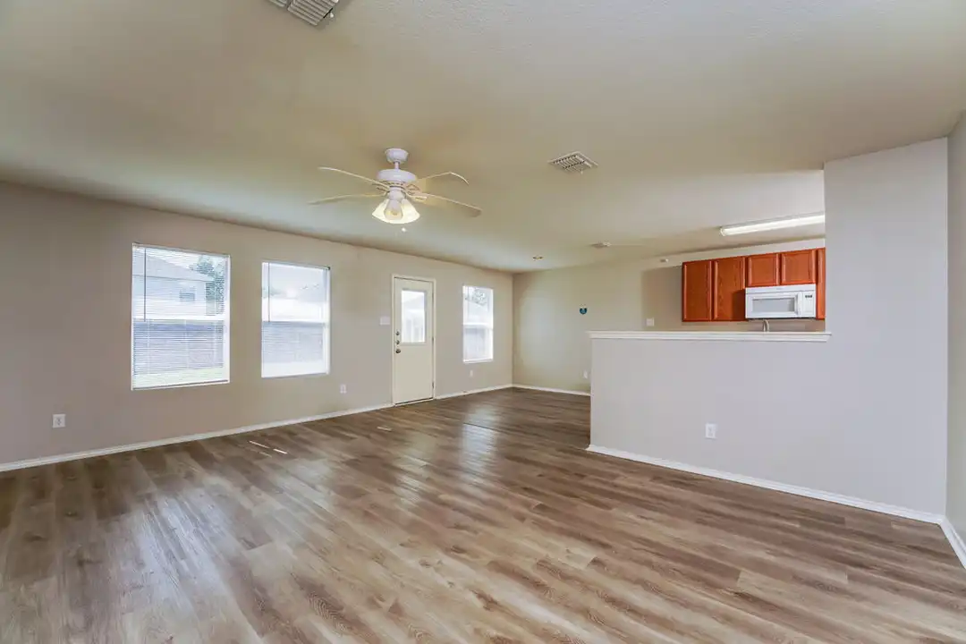 1209 Lambert Dr - View 4