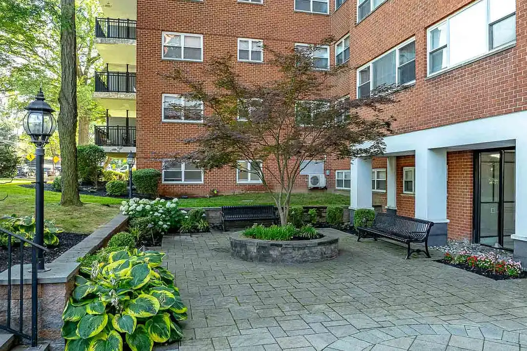 Hayes House – photo 1