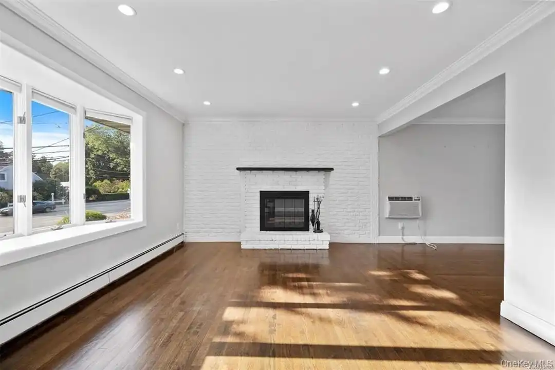 228 Oakwood Rd – photo 1