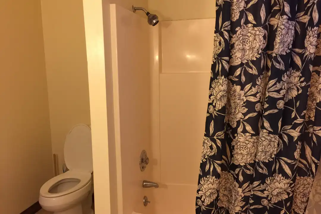 637 10th Ave – photo 1